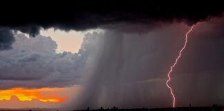Prognoza meteo pentru următoarele 2 săptămâni. Zilele în care va ploua și vor fi descărcări electrice FOTO: Free-Photos/Pixabay.com
