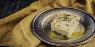 Câte calorii are brânza feta, delicioasa gustare grecească din lapte de oaie câte calorii are brânza feta