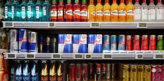 Guvernul vrea să interzică băuturile energizante în școli și spitale