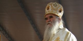 Mitropolitul Muntenegrului, care spunea că pelerinajele la moaște sunt “vaccinul lui Dumnezeu”, a murit de COVID mitropolitul muntenegrului Amfilohije Radovi