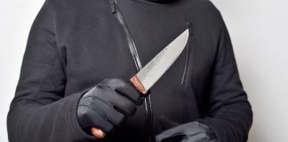 Români înjunghiați la Paris într-un atac rasist cuțit atac