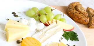 Câte calorii are o felie de cașcaval. 22 de sortimente, de la cel de vacă la cel de oaie câte calorii are o felie de cașcaval