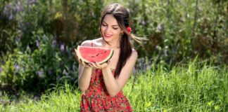 Calorii pepene roșu. Comparație cu cel galben, Honeydew, cantalup, casaba sau murat calorii pepene roșu verde