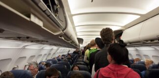 Șef de companie aeriană: Pasagerilor li se va cere să fie vaccinați pentru a putea zbura avion pasageri