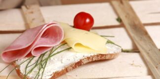 Brânza topită calorii. 14 tipuri: triunghiuri, tub, Hochland, Almette brânza topită calorii