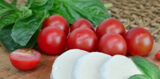 Calorii mozzarella. 11 varietăți: din lapte de vacă, de bivoliță, bio calorii mozzarella