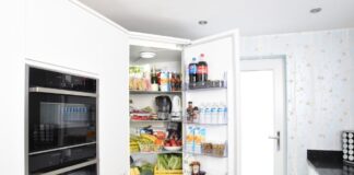 Frigidere, mașini de spălat la 50 lei, mobilă de sufragerie la 100 lei. Bunuri scoase la licitație de Ambasada SUA frigider bucătărie cuptor