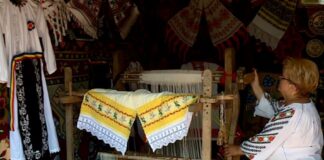 O româncă revenită din Italia a deschis un muzeu într-o șură și are un succes impresionant FOTO: Captură TVR