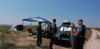 Mii de turiști au campat pe plajele Vadu, Corbu și Midia. În urma lor au rămas munți de gunoaie FOTO: ARBDD - Administratia Rezervatiei Biosferei Delta Dunarii/ Facebook