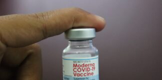 Primul medic de familie anchetat pentru „vaccinare la chiuvetă” vaccin doză moderna