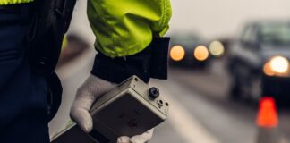 Ce alcoolemie i-a ieșit unui șofer care a mâncat o ciocolată cu rom. Bărbatul a dat în judecată poliția FOTO: Poliția Română/Facebook