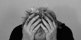 Doi români au ajuns la spital din cauza frigului. Unul a murit bătrân bolnav covid trist depresie