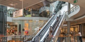 Propunere: Intrare fără certificat COVID la mall, dar doar pentru anumite magazine mall scări centru comercial