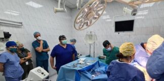 O fată de 15 ani în moarte cerebrală a salvat viața altor 3 copii. Părinții au acceptat donarea organelor sale transplant spital doctor