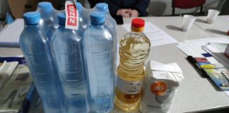 Un om al străzii a donat apă, ulei și zahăr pentru Ucraina