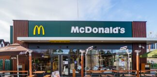 Joburi la McDonald’s în 31 de orașe. Pachetul salarial ajunge la 3.500 de lei net, 50% reducere la produsele restaurantului mcdonalds restaurant