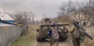 Cum sunt primiți soldații ucraineni în sate eliberate de ruși | VIDEO