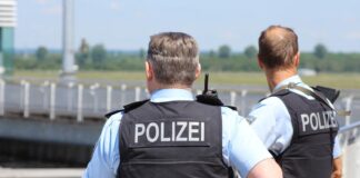Părinți români, trași la răspundere în Germania pentru că au luat copilul în călătorie, deși acesta trebuia să fie la școală poliția polizei germania