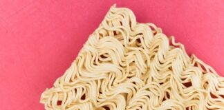 Un bărbat a divorțat pentru că soția i-a gătit zilnic supă instant cu tăiței, dimineața, la prânz și seara supa-instant-taitei