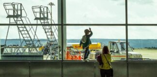 Peste 500 de copii nu au putut pleca în vacanță cu părinții. De ce au fost opriți la frontieră copil aeroport