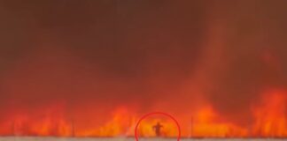 Cu hainele în flăcări, un bărbat s-a salvat în ultima clipă dintr-un incendiu de vegetație din Spania | VIDEO incendiu vegetație spania