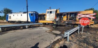 Locomotiva unui tren personal a luat foc. Mecanicul-erou a suferit arsuri de gradul II la picioare locomotivă tren incediu