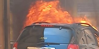 Muncitori români eroi în Italia. Au salvat o femeie dintr-o mașină în flăcări. „Dacă nu ar fi fost ei, nu știu cum s-ar fi terminat” mașină foc