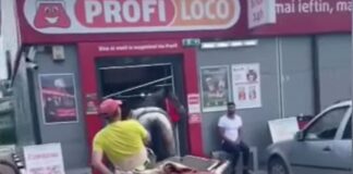 Un bărbat a intrat cu căruța într-un magazin Profi ca să protesteze împotriva poliției căruță magazin profi