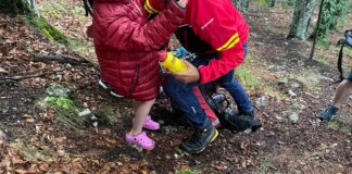 Doi părinți și-au dus copilul pe vârf de munte în papuci. Familia a fost recuperată de salvamontiști