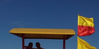 Care este semnificația celor 3 tipuri de steaguri arborate de salvamari semnificația steagurilor salvmarilor