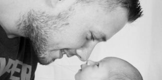 Lege: Tații vor primi concediu parental la nașterea fiecărui copil. În plus, durata concediului a fost mărită tată copil bebeluș