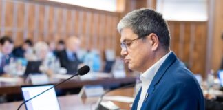 Proiect de lege. Cei care au datorii la stat nu vor mai putea să vândă imobile până nu plătesc sumele restante