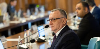 Ministrul Educației spune că toaletele din curte sunt OK: „Cu toții am fost la festivaluri, la plajă”