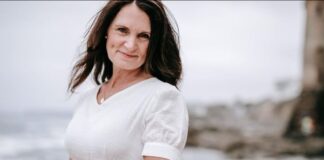 O bunică de 56 de ani este însărcinată cu viitoarea sa nepoată mamă surogat