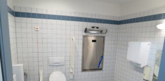Fără WC în curte. Singurul județ din România în care toate școlile au toaletele în interior toaletă wc