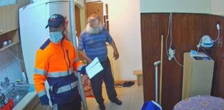 Falși angajați de la gaze au jefuit un bătrân care le-a deschis ușa | VIDEO falși angajați gaze bătrân jefuit