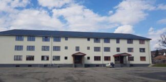 Un elev din Cluj spune că a fost lovit peste față de un polițist venit la școală școala profesională răscruci