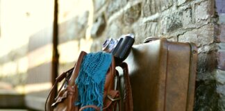 Ce a pățit o femeie de 65 de ani care a găsit un diplomat cu 50.000 de lei la Lidl și nu l-a restituit geamantan diplomat