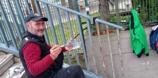 Un român i-a impresionat pe italieni. A vopsit singur un pod uitat de autorități de 40 de ani român pod vopsit ostia