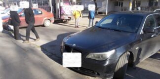 Tramvai blocat de o șoferiță cu BMW. Se grăbea la salon ca să își pună gene false tramvai blocat