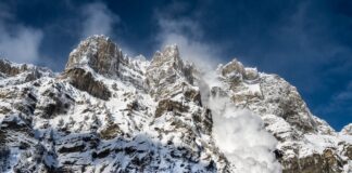 Avertizare de avalanșă pentru acest weekend. Ce zone să evitați avalanșă