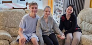 Primele fotografii cu Alexia după ce a fost externată. Cum se simte tânăra căreia medicii i-au reatașat brațele alexia tudose