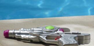 Părinții unui copil care a tras cu un pistol de jucărie într-o mașină, amendați cu 2.000 de lei pistol de jucărie