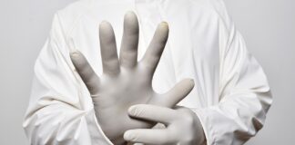 Cât e șpaga pentru un post de asistent medical în România. Comisar anticorupție ridicat de DNA doctor medic asistent medical