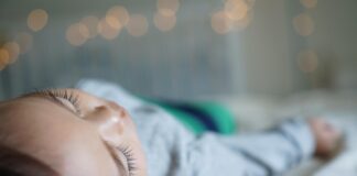 Povestea fetiței „Miracol”, găsită sub ruine având cordonul ombilical legat de mama sa bebeluș