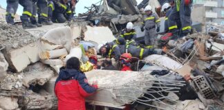 Salvatorii români din Turcia au scos 2 soți în viață de sub dărâmături cutremur turcia