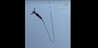 Un turist care făcea bungee jumping a supraviețuit, deși i s-a rupt coarda | VIDEO bungee jumping