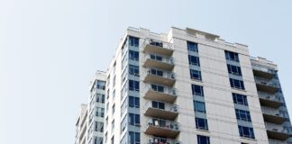 Un dezvoltator imobiliar a construit 30 de apartamente în plus într-un bloc. Poliția a deschis dosar penal bloc de apartamente