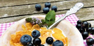 Câte calorii au fulgii de porumb cu sau fără zahăr. 10 exemple câte calorii au fulgii de porumb