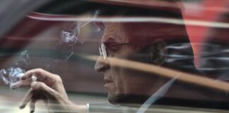 Un funcționar public trebuie să dea înapoi 10.000 de euro pentru că a fumat în timpul programului fumat fumător